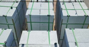 鹤壁 芝麻白花岗岩5公分地铺石 花岗岩厂家工厂装车日常