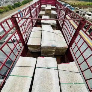 鹤壁 黄金麻花岗岩荔枝面，光面毛板装车完成