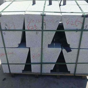 鹤壁 芝麻白异形坐凳，石凳