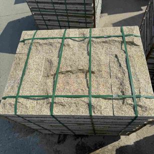 鹤壁 黄金麻花岗岩石材自然面蘑菇石成品