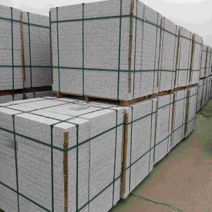 鹤壁 白麻花岗岩石材荔枝面地铺石（300*600*50）