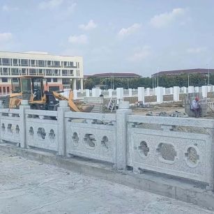 鹤壁 白麻花岗岩荔枝面河道栏杆