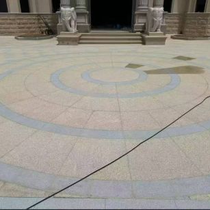 鹤壁 黄金麻芝麻灰花岗岩石材地铺拼接效果