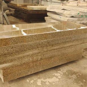 鹤壁 黄金麻栏杆料半成品加工中