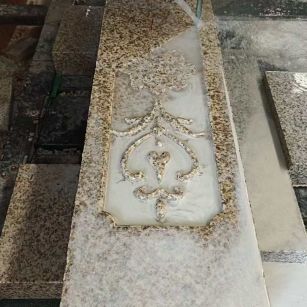 鹤壁 黄金麻花岗岩异形加工雕刻栏杆大柱