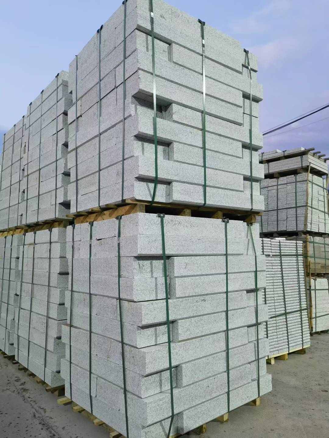 鹤壁 芝麻白花岗岩路沿石，路缘石，路肩石，道牙，立缘石，马路牙子，街沿石，侧石等