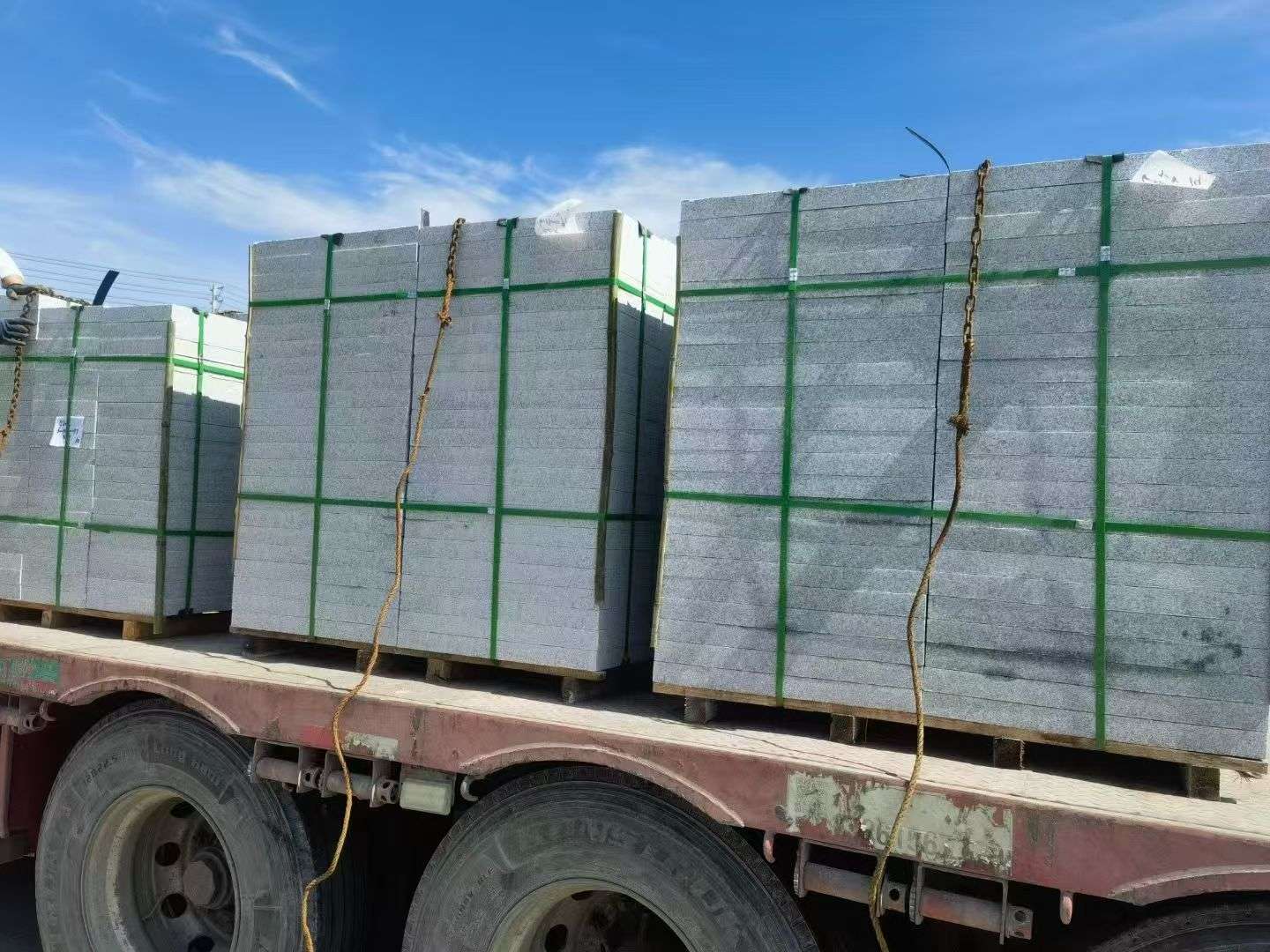 鹤壁 芝麻白花岗岩地铺石装车日常