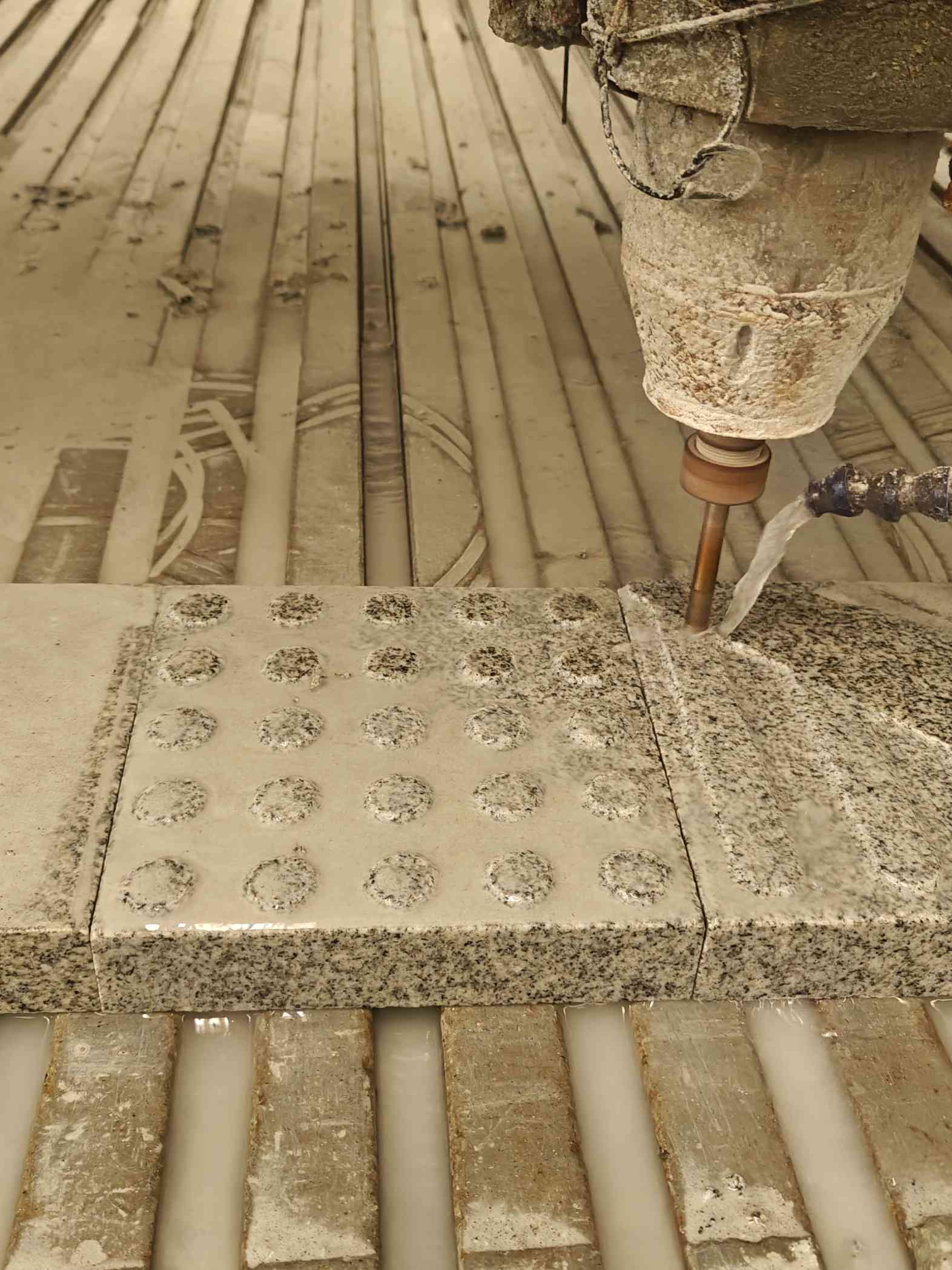 鹤壁 芝麻白花岗岩石材盲人石、盲道石、盲点石