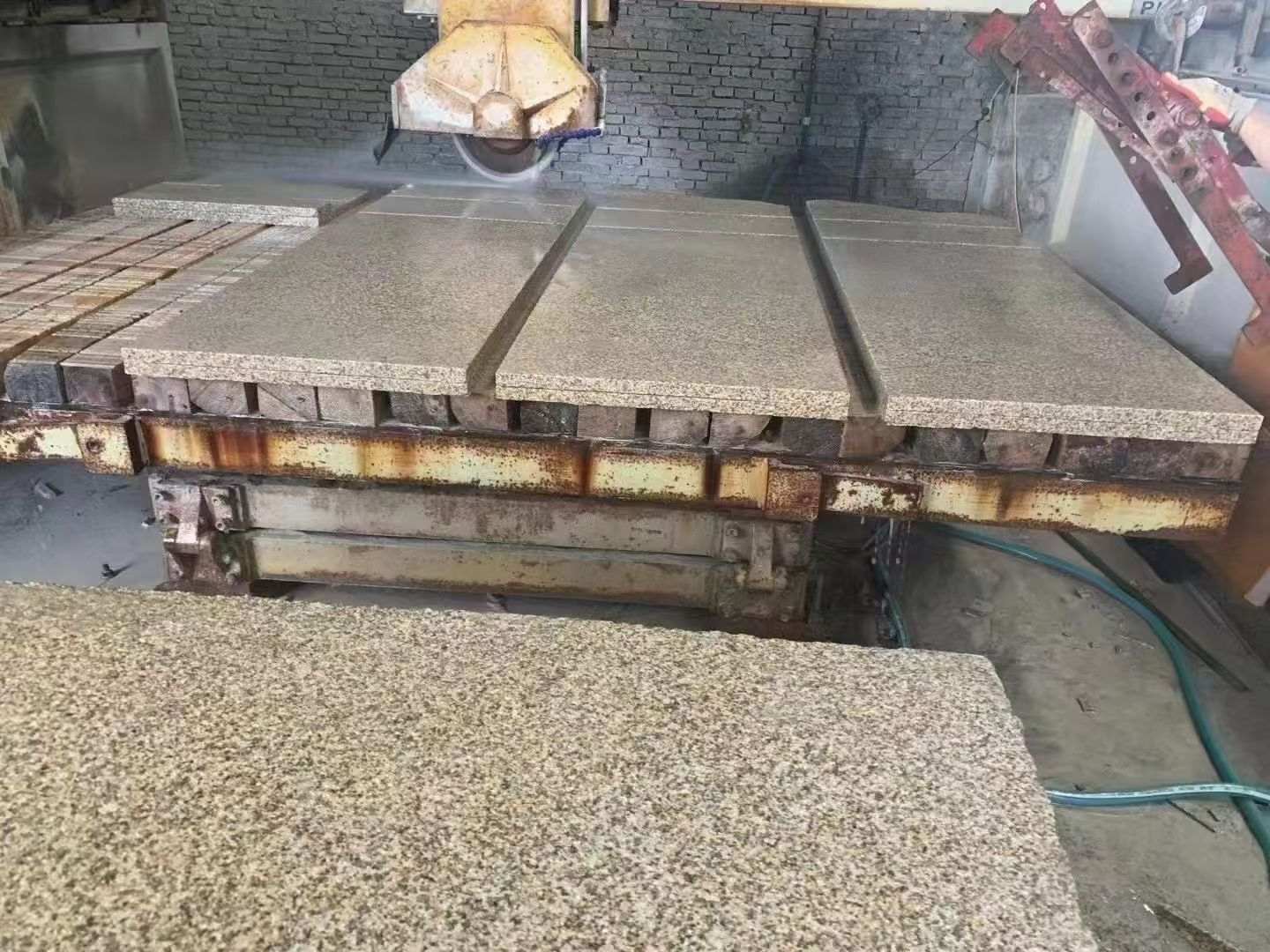 鹤壁 黄金麻荔枝面成品板加工