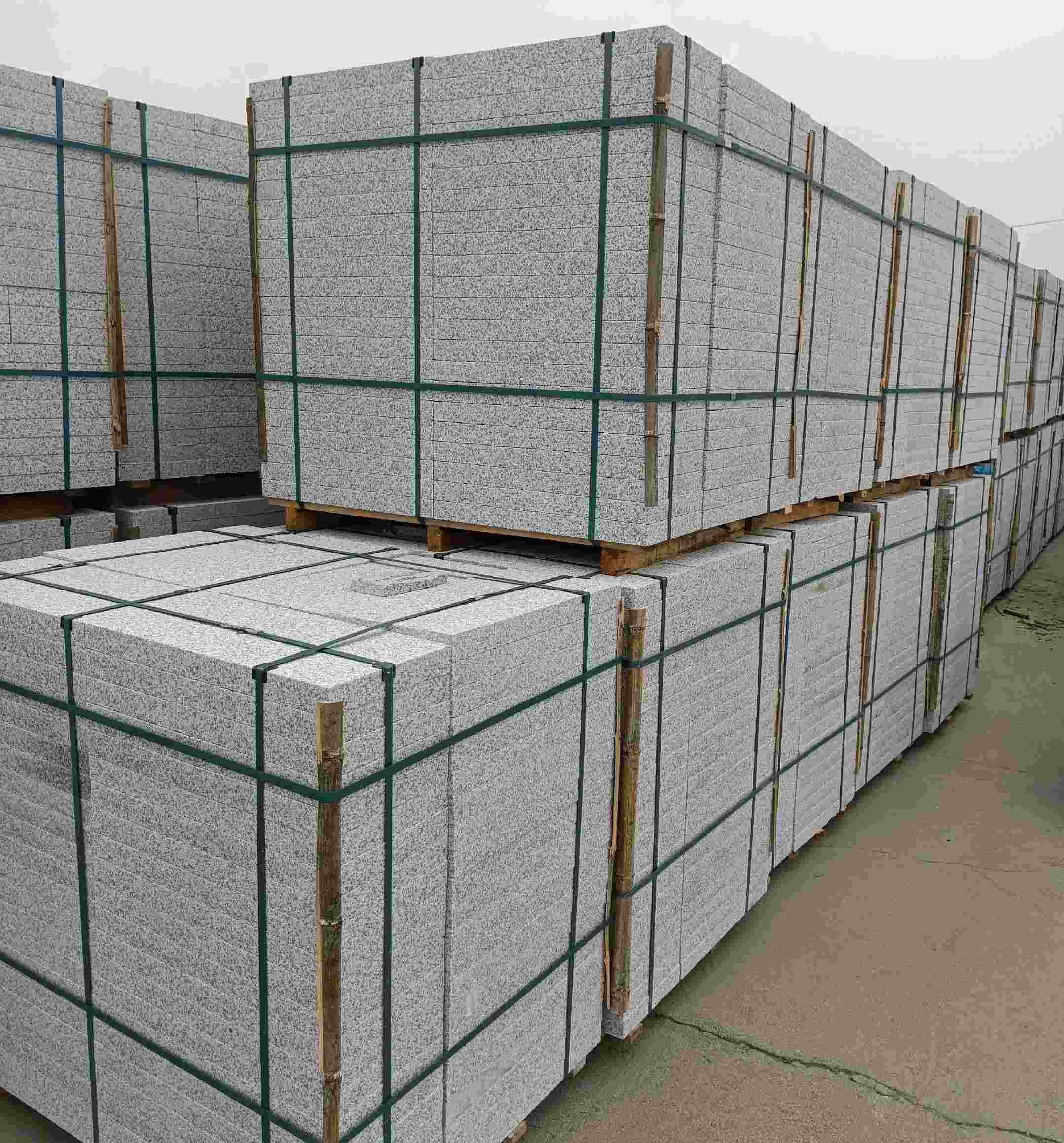 鹤壁 白麻花岗岩石材荔枝面地铺石（300*600*50）