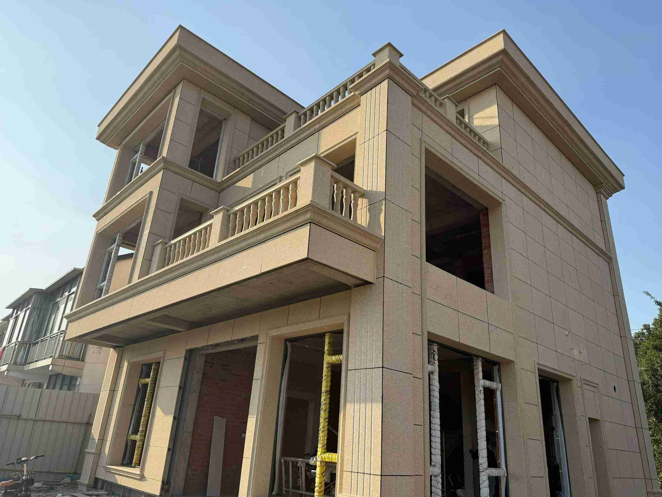 鹤壁 黄金麻花岗岩石材荔枝面外墙干挂效果展示