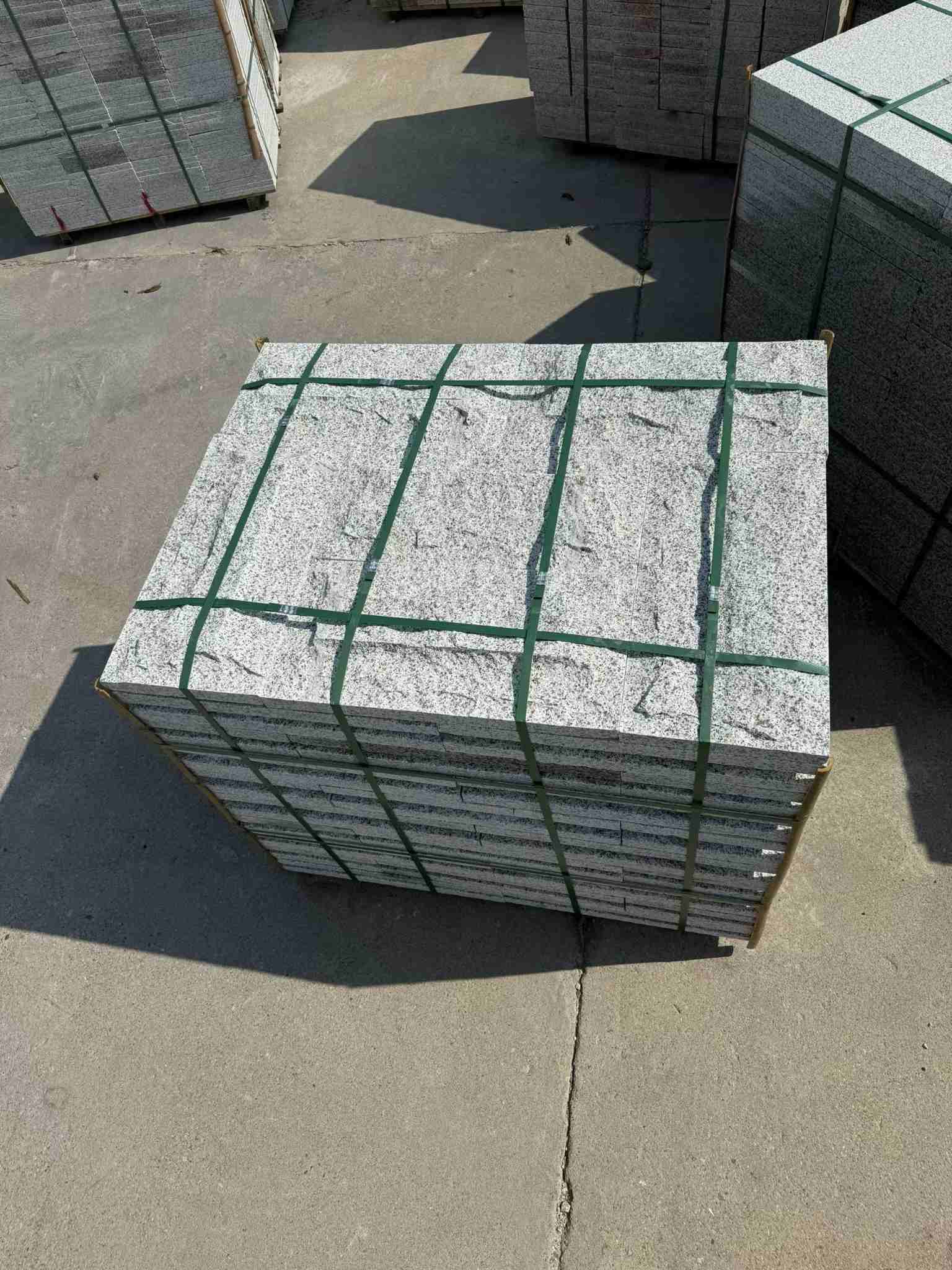 鹤壁 白麻花岗岩石材自然面蘑菇石成品