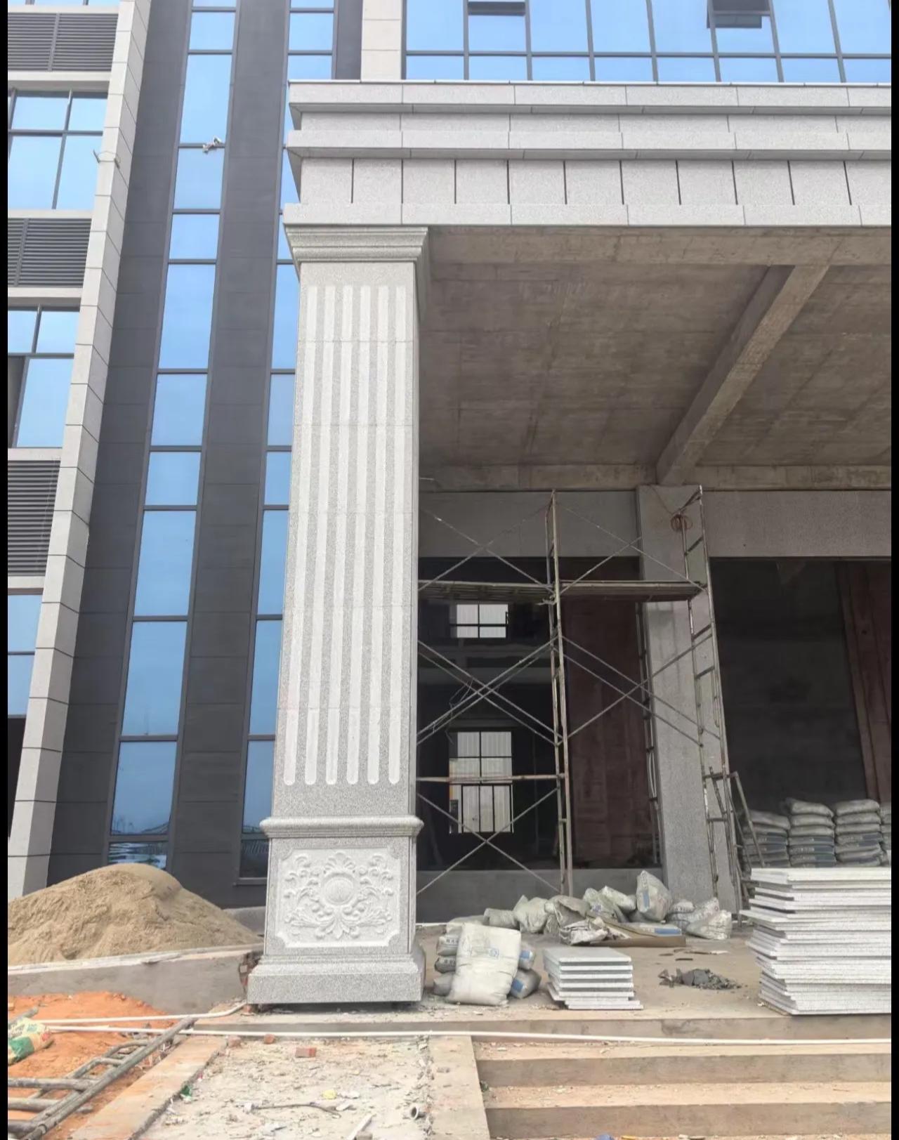 鹤壁 芝麻白光面花岗岩门楼大柱（罗马柱）配雕花底座