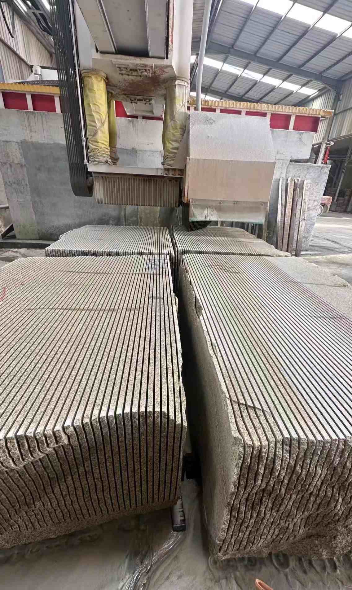 鹤壁 车间生产日常，黄金麻白麻花岗岩