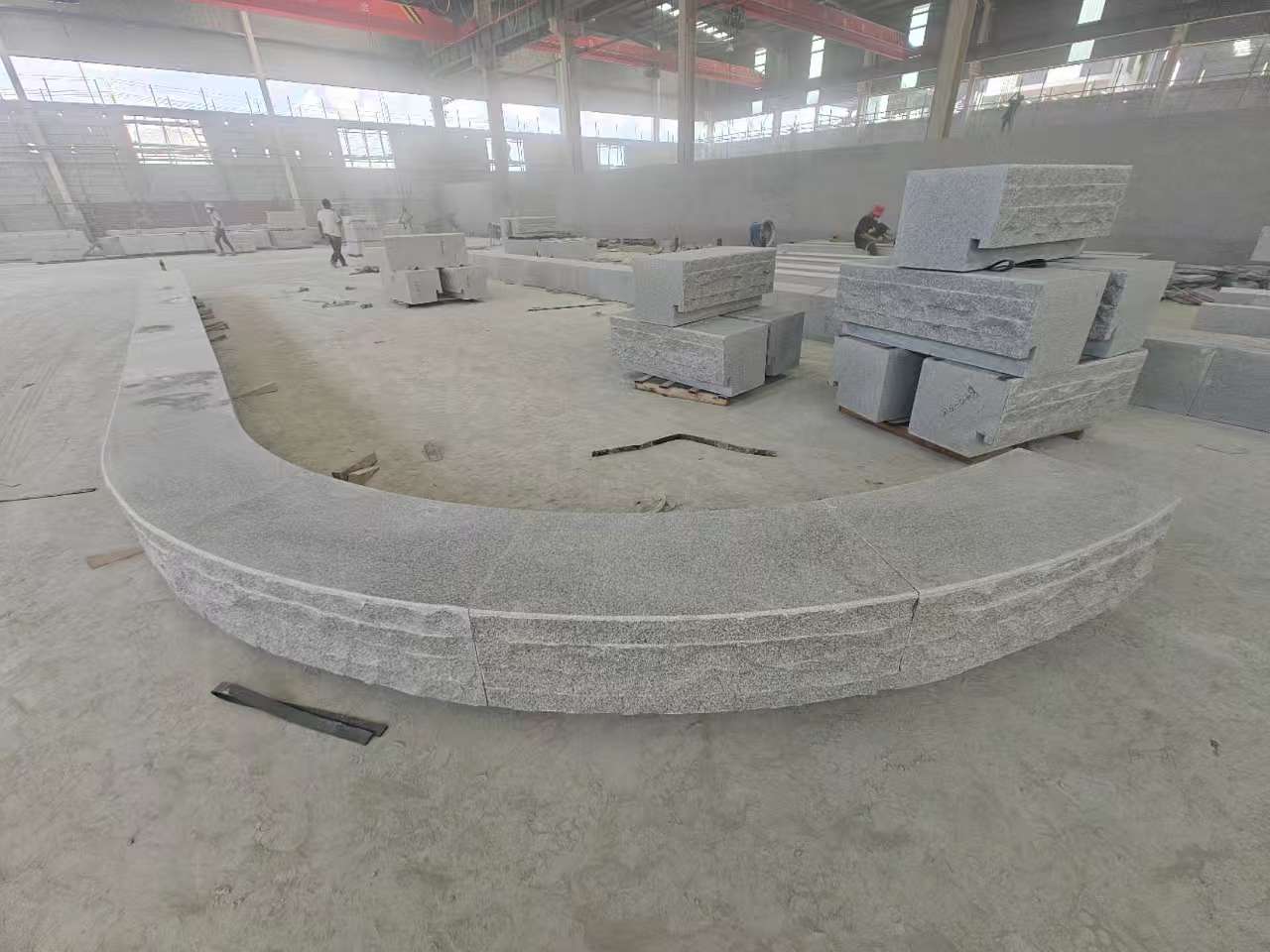 鹤壁 芝麻白异形坐凳，自然面光面弧形加工