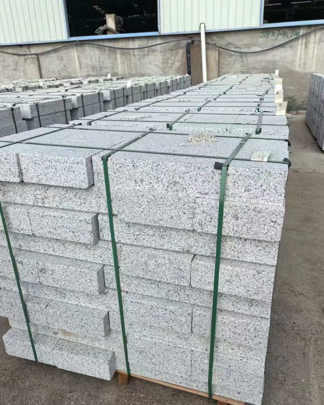 鹤壁 白麻花岗岩路沿石，弧形路沿石，道牙石，马路牙子，界石，路缘石，平沿石，直岩石，平缘石等