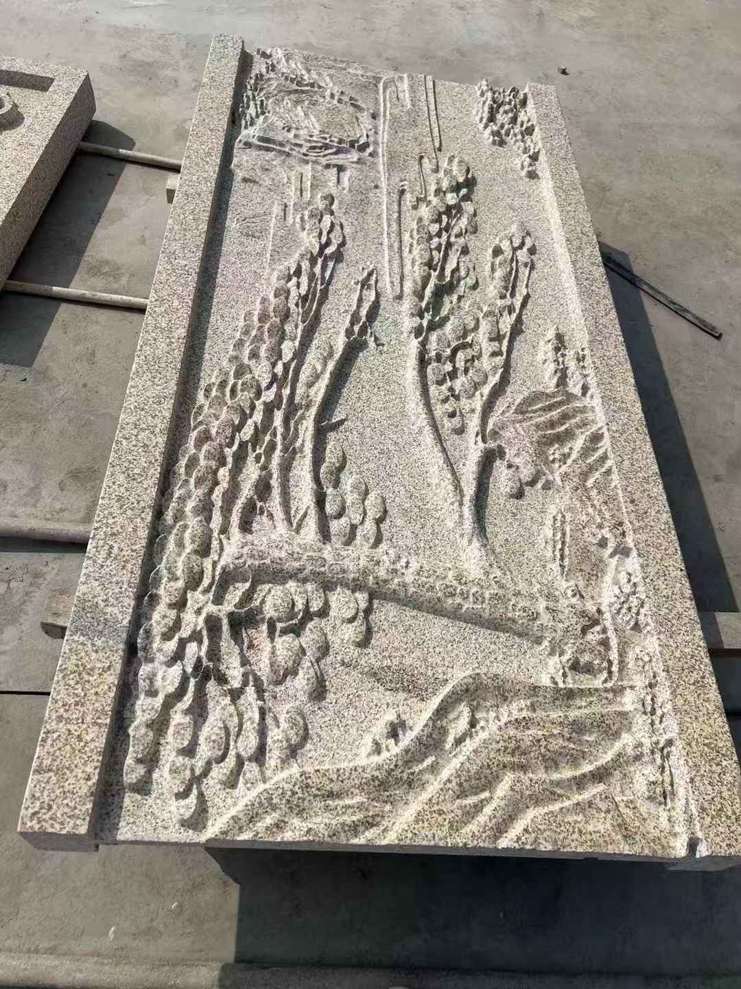 鹤壁 黄金麻雕刻板浮雕迎客松