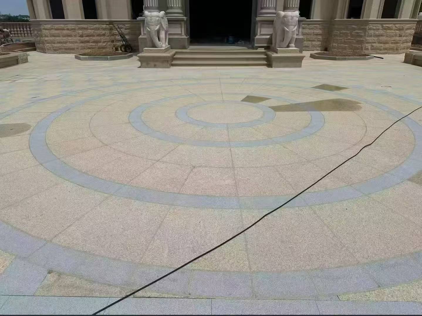 鹤壁 黄金麻芝麻灰花岗岩石材地铺拼接效果