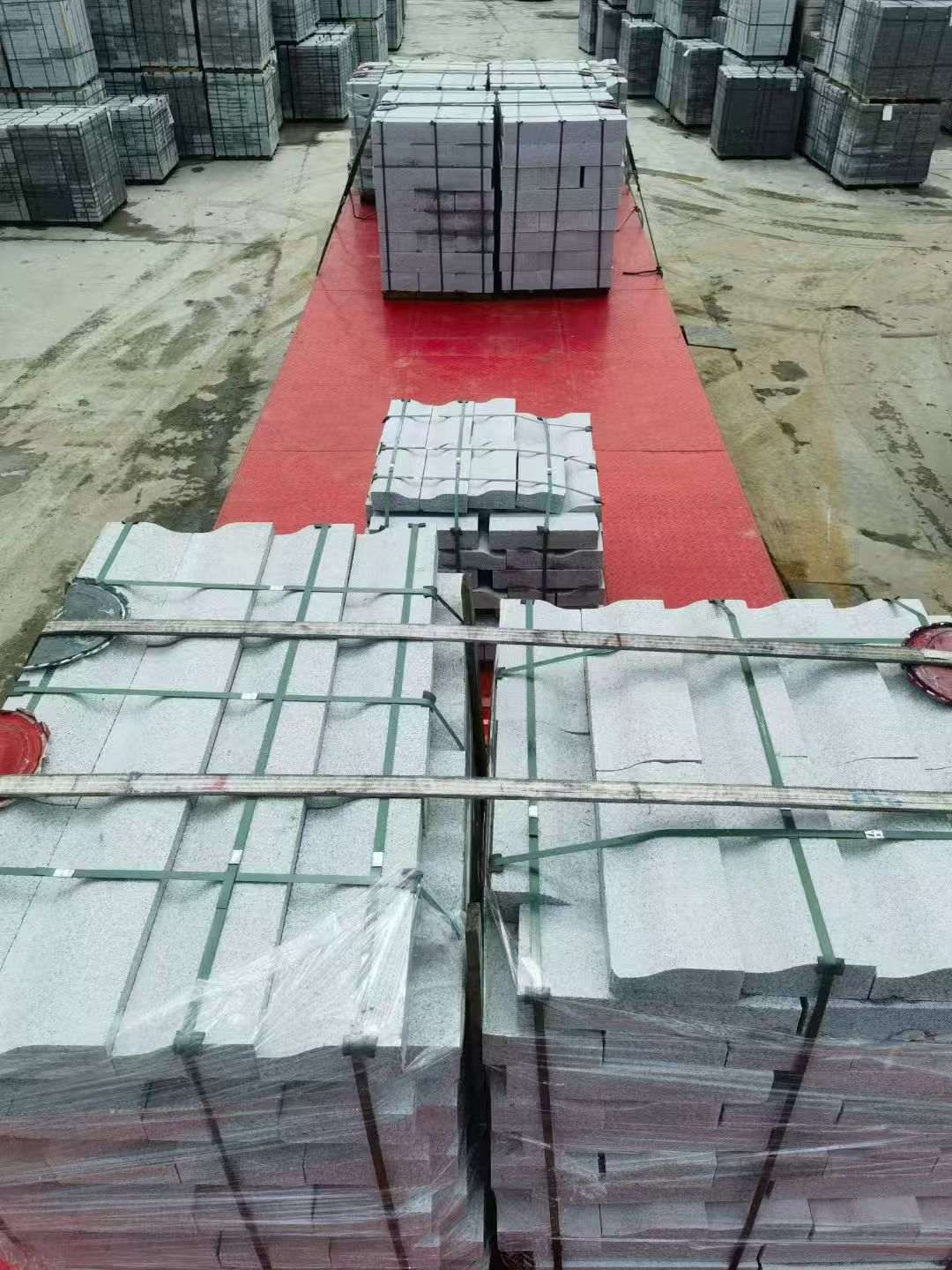 鹤壁 芝麻白仿形加直形路沿石出货日常