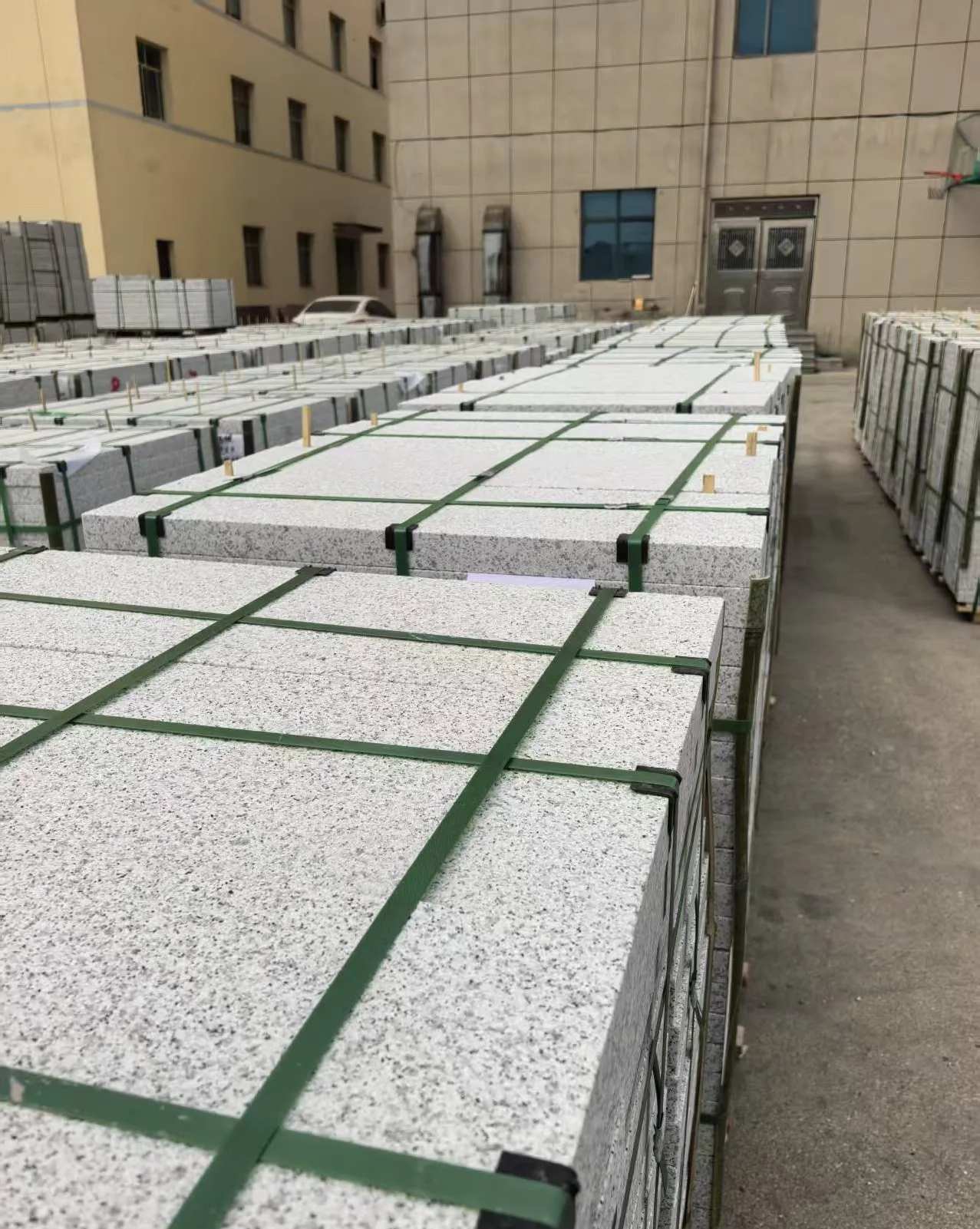 鹤壁 白麻花岗岩5.0公分荔枝面地铺石