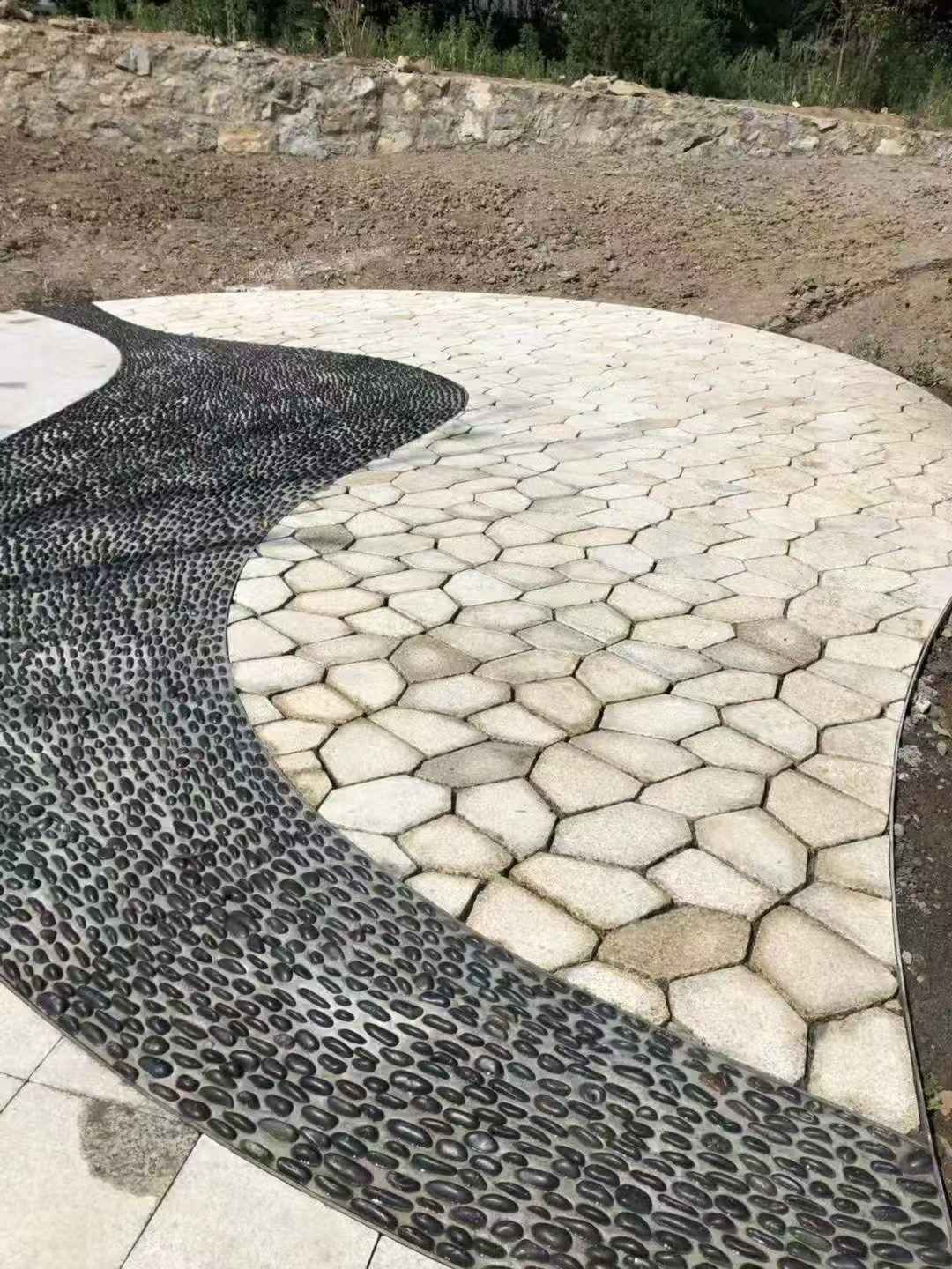 鹤壁 黄金麻冰裂纹地铺石工地铺装案例