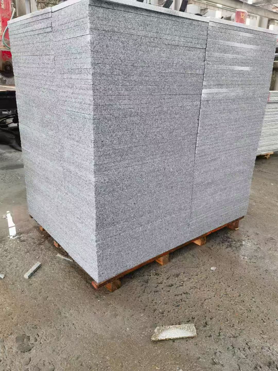 鹤壁 芝麻白火烧面1.8厚300*600地铺石，尺寸标准，厚薄均匀