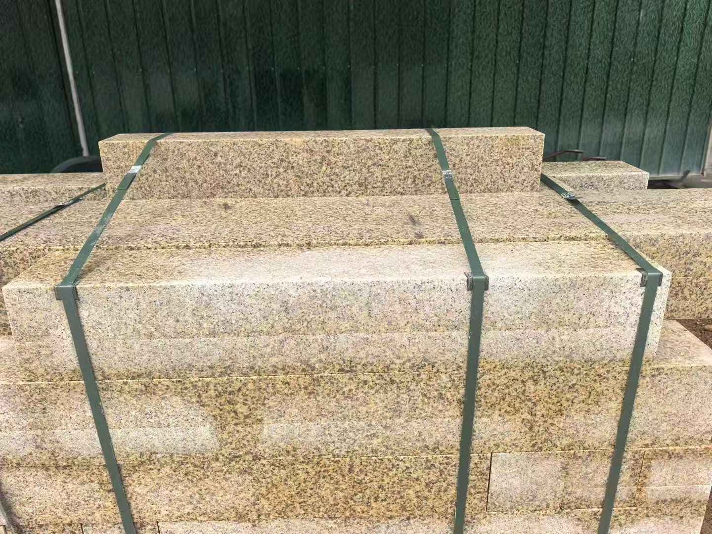 鹤壁 黄金麻花岗岩石材机切面栏杆料半成品