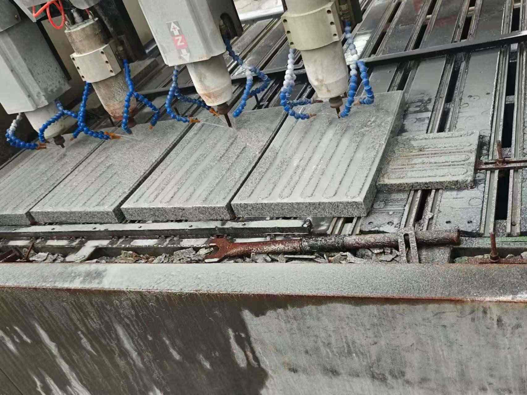 鹤壁 芝麻白花岗岩荔枝面盲道雕刻