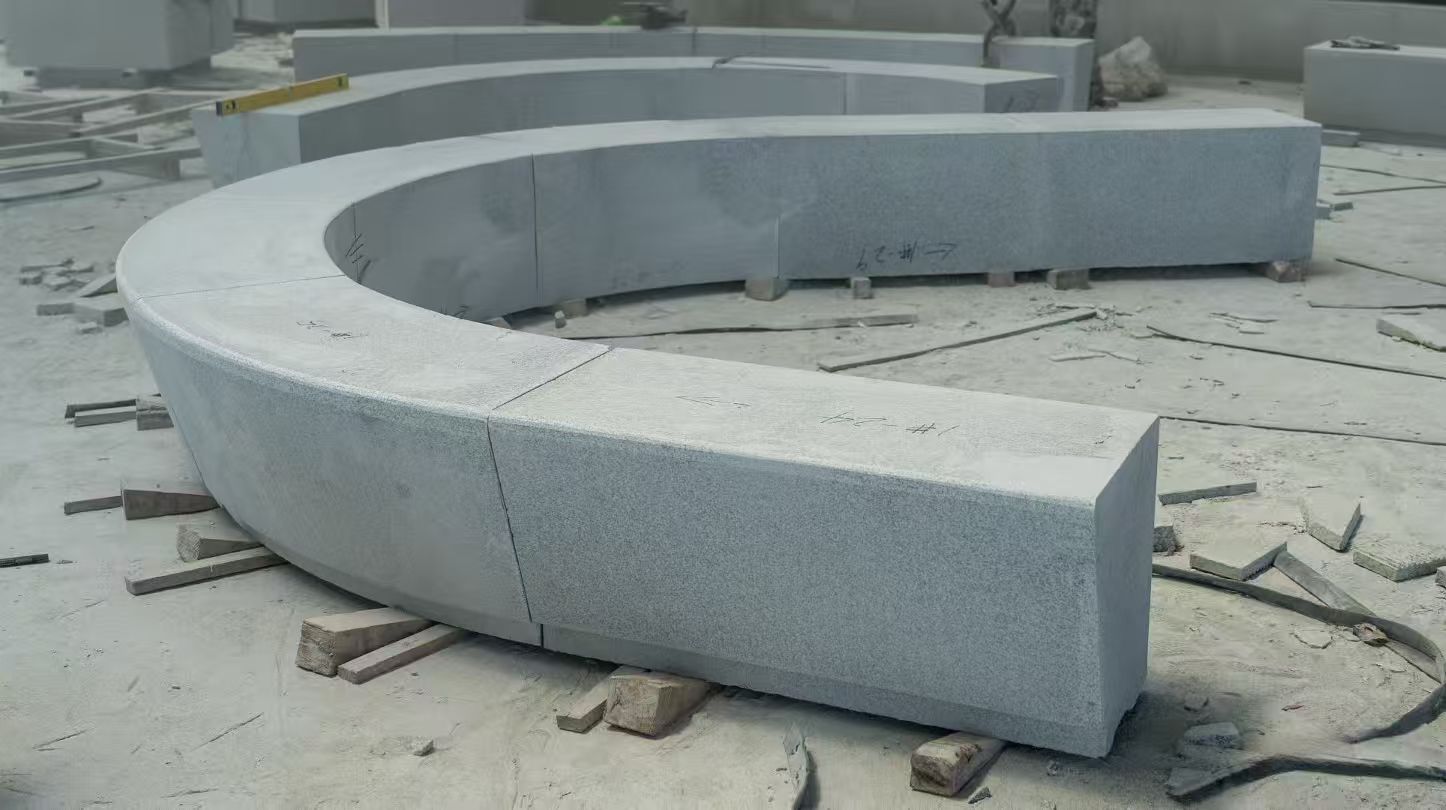 鹤壁 芝麻白花岗岩光面弧形坐凳