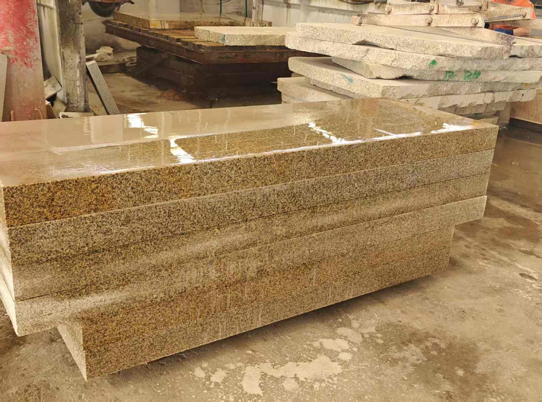 鹤壁 黄金麻栏杆料半成品加工中